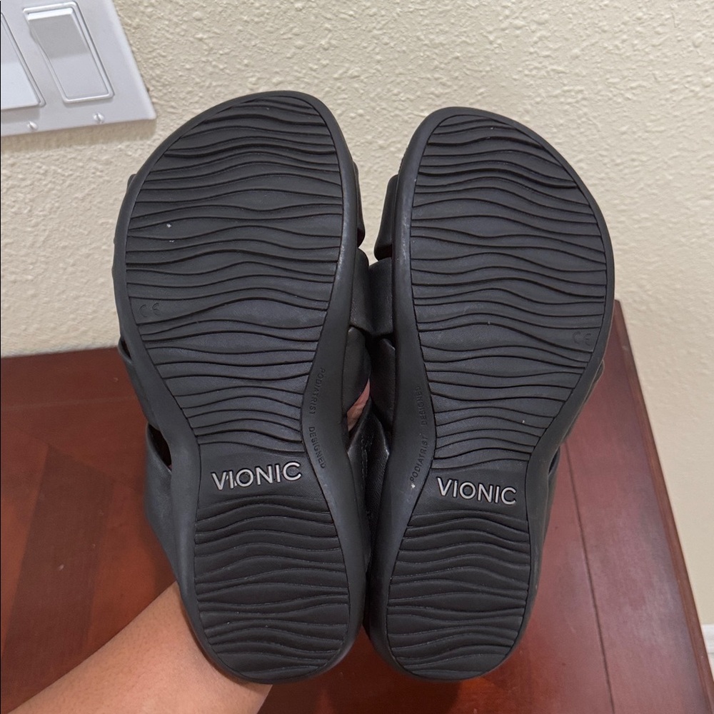 Vionic Juno Black Leather Slide Slip on Cross Strap Sandals Sz 8.5 - Picture 5 of 6